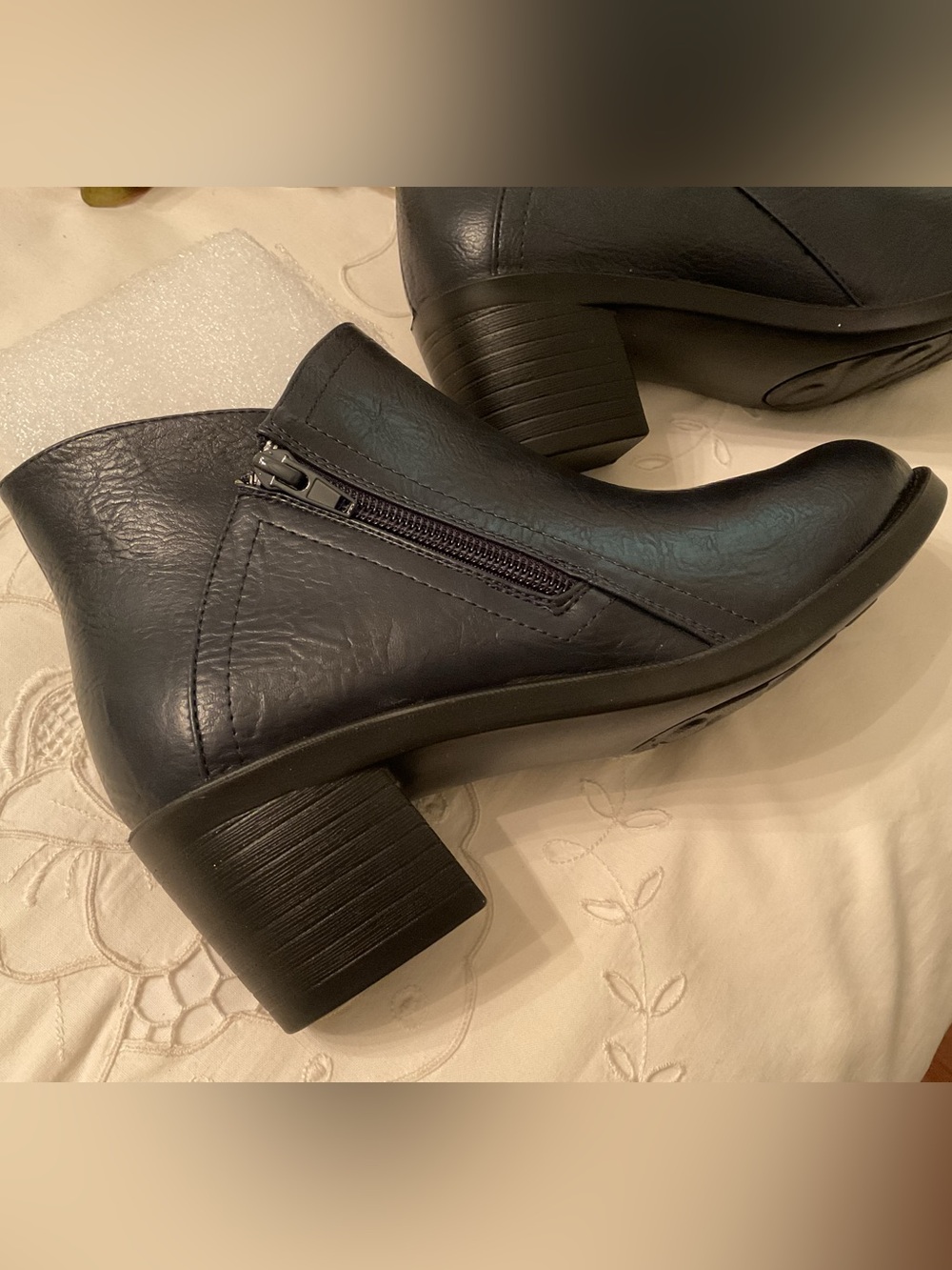 NEW WITHOUT TAGS EASY STREET “MORGANA” COMFORT WAVE BLACK ANKLE BOOTS SIZE 8M - Picture 9 of 16